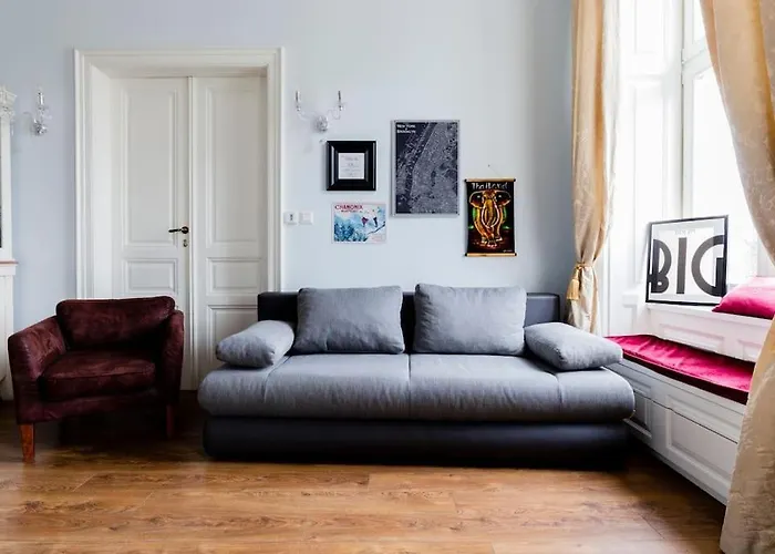 Luxury Designer Period Apartment In Old Town By The Presidential Palace