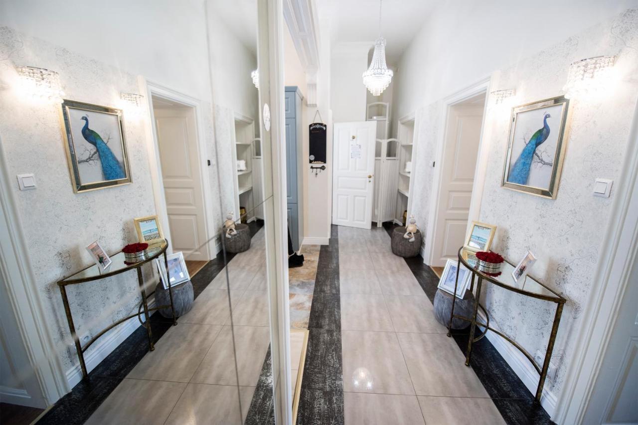 Luxury Designer Period In Old Town By The Presidential Palace 公寓